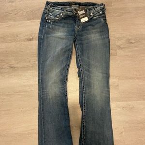 SILVER JEANS CO: Tuesday Low Rise Slim Bootcut Jeans